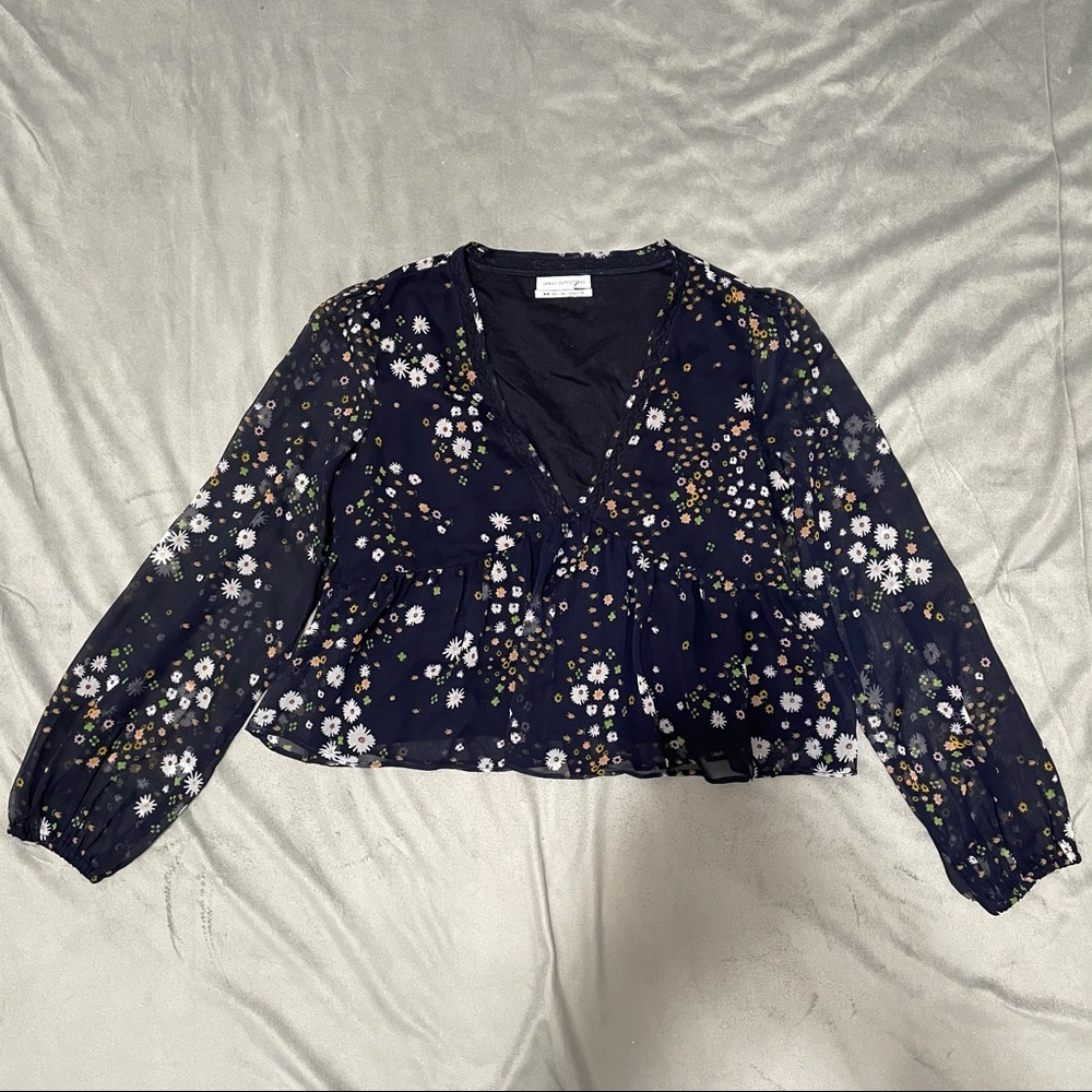 Urban Outfitters Navy Floral Crop Blouse EUC Sz M